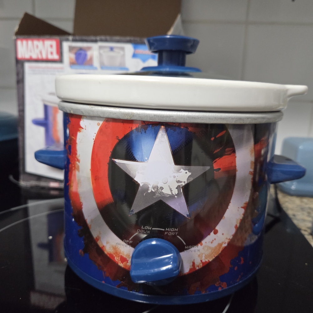 Marvel Captain America Slow Cooker - Blue and Red